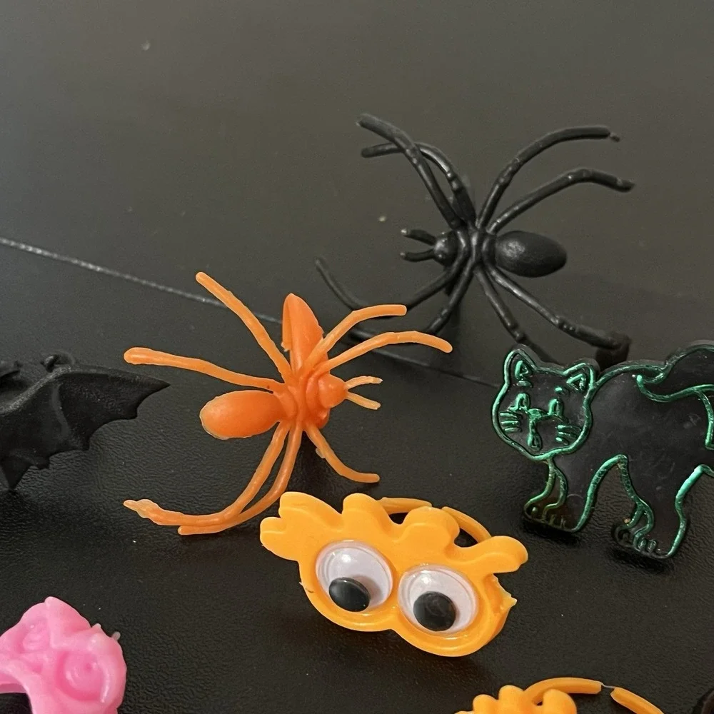 Vintage Halloween Ring Lot Plastic Jack O Lantern Black Cat Skull Witch Fingers